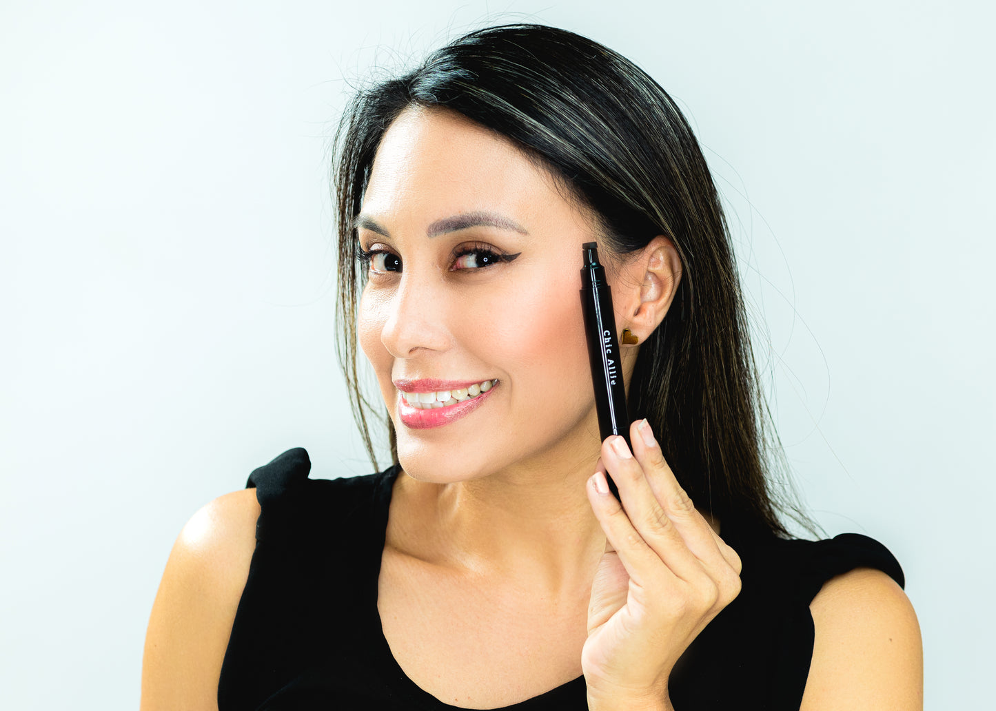 chic allie cosmetics winged eyeliner